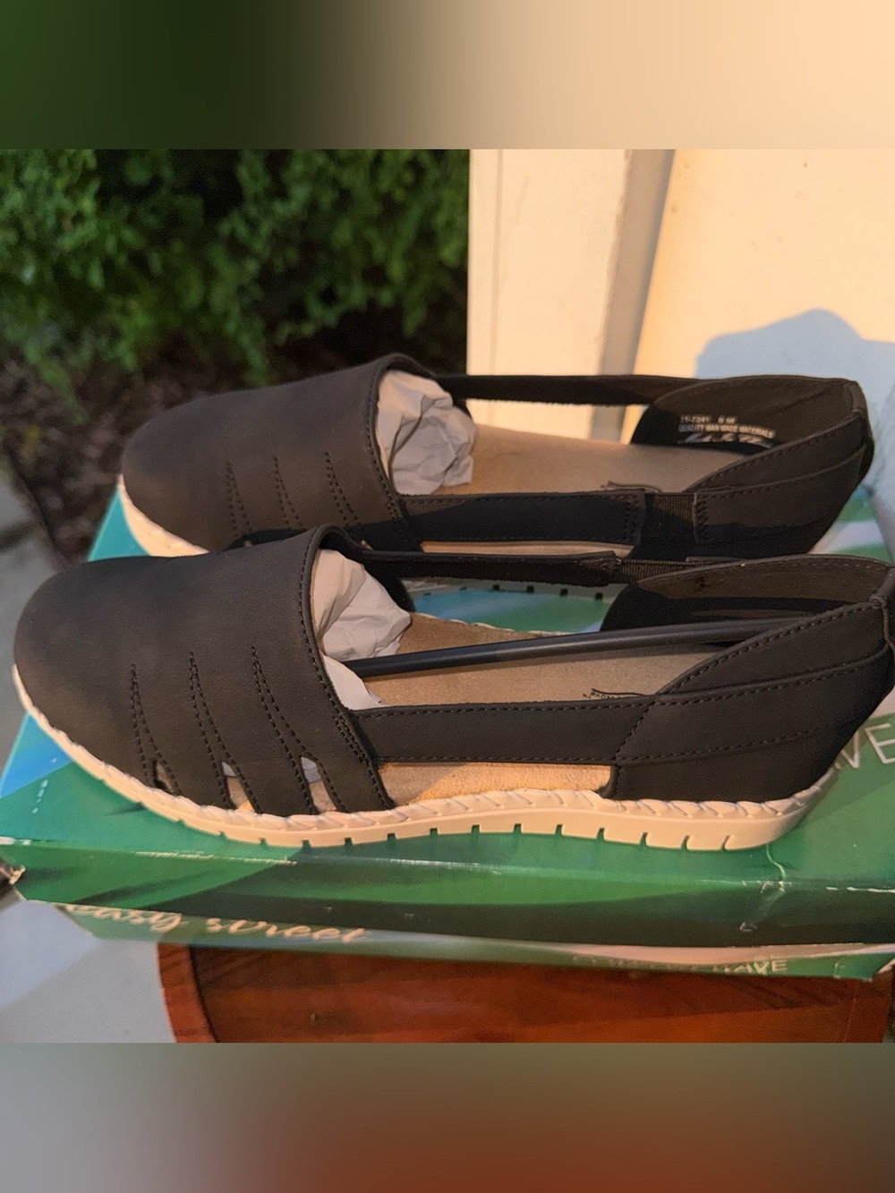 NEW Easy Street “Bugsy” Black Slip-On Casual Loafers with White Sole - Size 8 - Picture 2 of 8